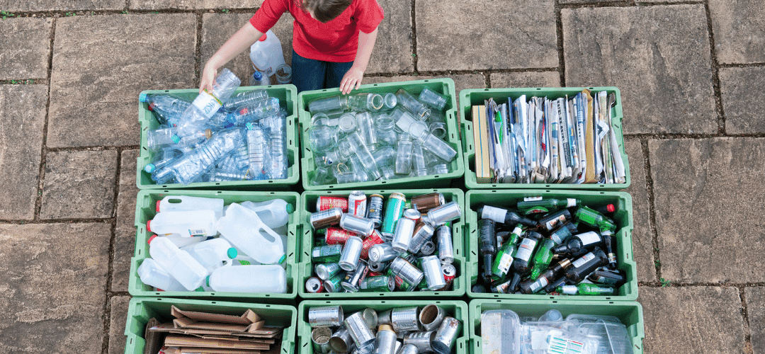 Dlaczego recykling to tylko część rozwiązania? Jaką alternatywę proponuje nasza platforma BoxOfHope.pl